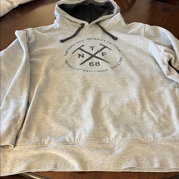 The North Face Light Gray California Berkeley Graphic Hoodie for Men - Picture 2 of 5